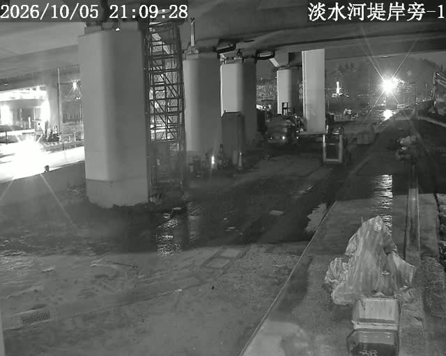 淡水河堤岸旁-1