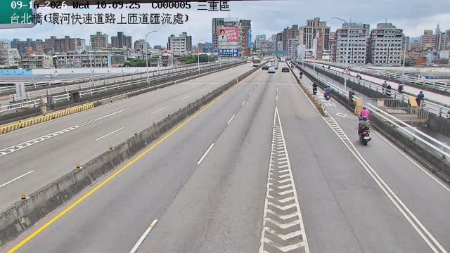 三重區台北橋(環河快速道路上匝道匯流處)