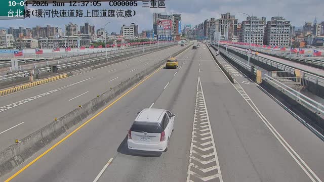 三重區台北橋(環河快速道路上匝道匯流處)