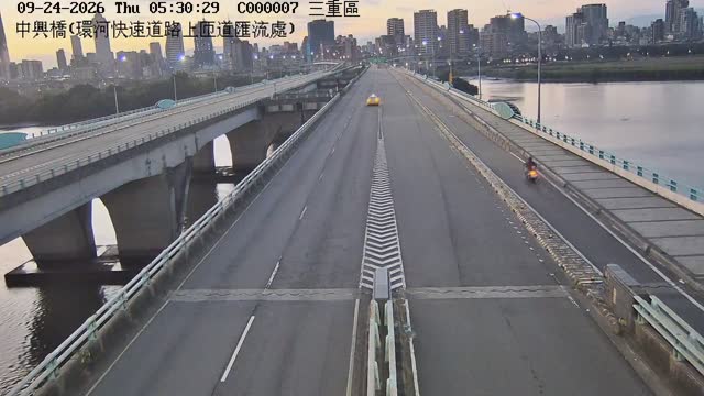 三重區中興橋(環河快速道路上匝道匯流處)