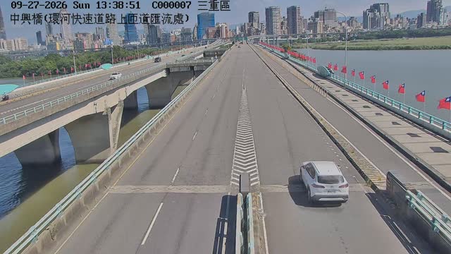 三重區中興橋(環河快速道路上匝道匯流處)