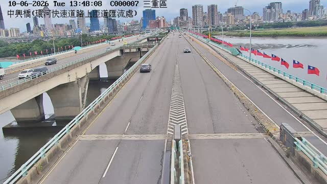 三重區中興橋(環河快速道路上匝道匯流處)