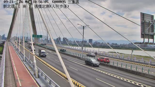 新北環快，南下斜張橋北側(人行步道)