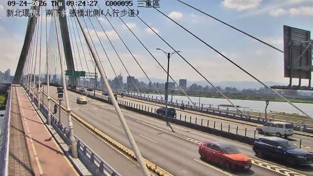 新北環快，南下斜張橋北側(人行步道)