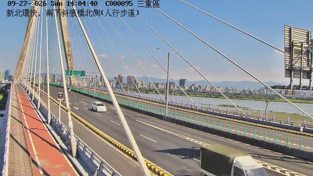 新北環快，南下斜張橋北側(人行步道)