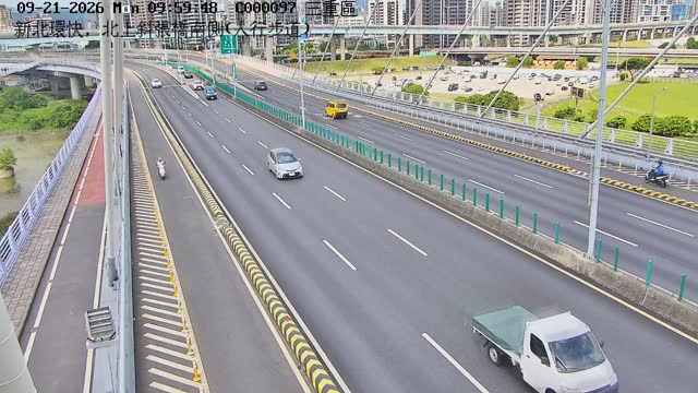 新北環快，北上斜張橋南側(人行步道)