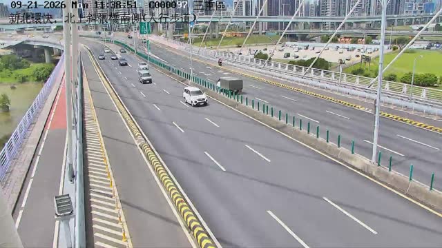 新北環快，北上斜張橋南側(人行步道)