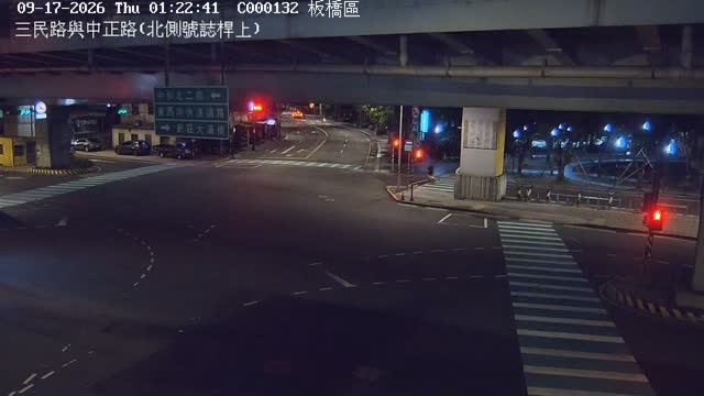 板橋區三民路與中正路(北側號誌桿上)