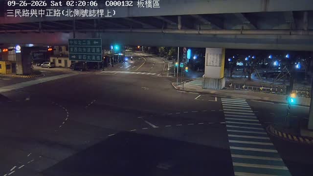 板橋區三民路與中正路(北側號誌桿上)