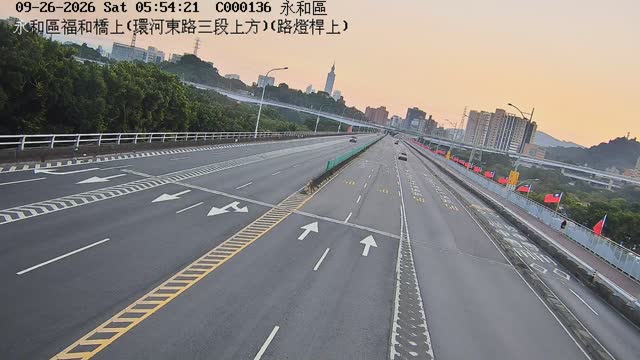 永和區福和橋上(環河東路三段上方)(路燈桿上)
