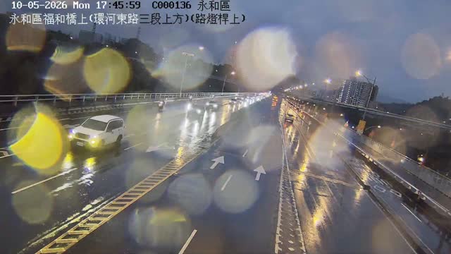 永和區福和橋上(環河東路三段上方)(路燈桿上)