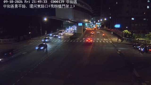 中和區景平路、環河東路口(秀朗橋門架上)