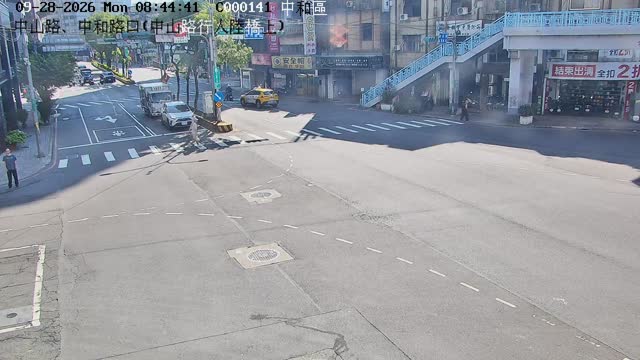 中和區中山路、中和路口(中山路行人陸橋上)