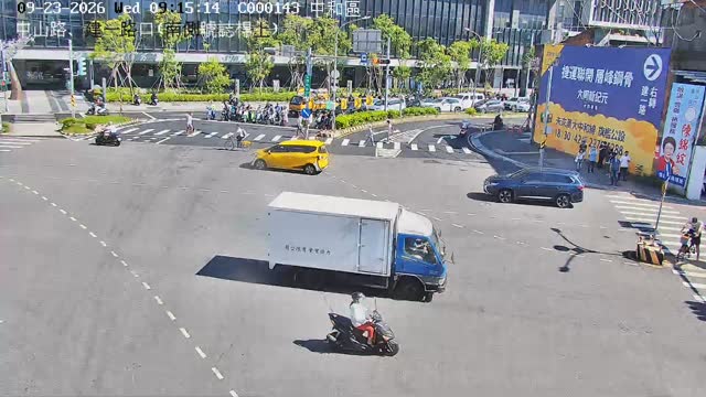 中和區中山路、建一路口(南側號誌桿上)