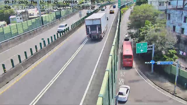 土城區台65高架上(中央路三段與大安路口上方)(西側路燈桿上)