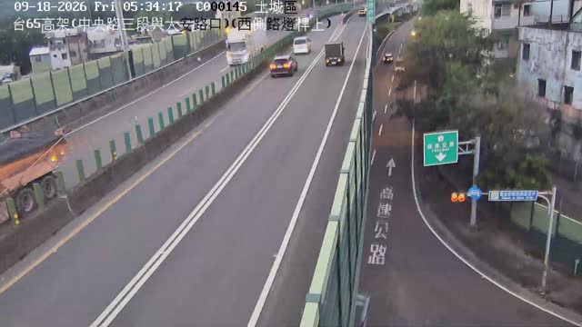 土城區台65高架上(中央路三段與大安路口上方)(西側路燈桿上)