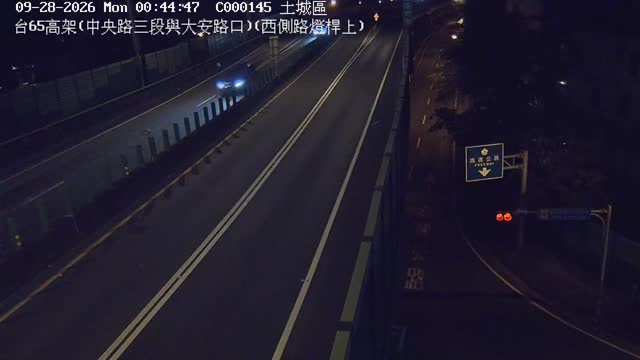 土城區台65高架上(中央路三段與大安路口上方)(西側路燈桿上)