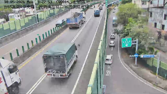 土城區台65高架上(中央路三段與大安路口上方)(西側路燈桿上)
