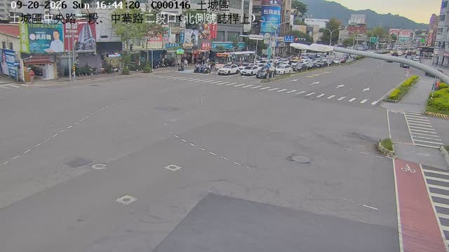 土城區中央路三段、中華路二段口(北側號誌桿上)