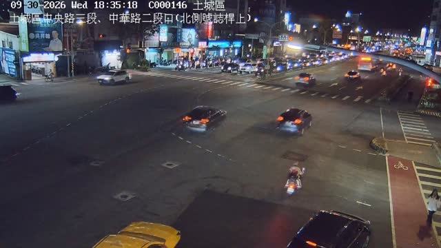 土城區中央路三段、中華路二段口(北側號誌桿上)