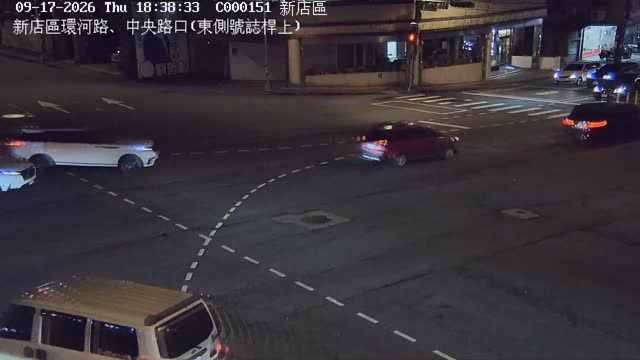 新店區環河路、中央路口(東側號誌桿上)