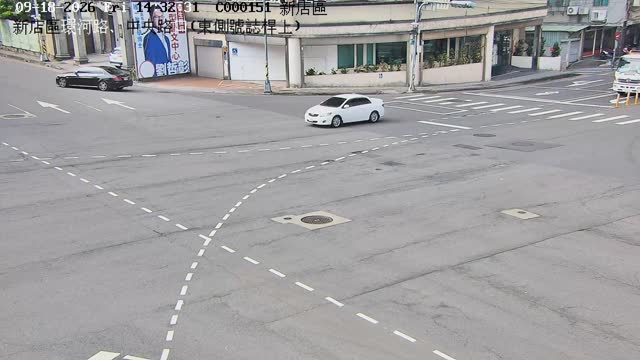 新店區環河路、中央路口(東側號誌桿上)