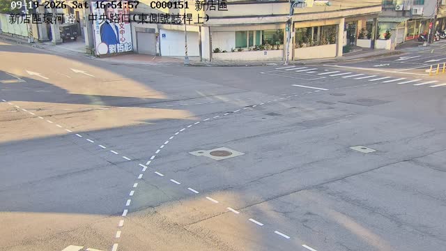 新店區環河路、中央路口(東側號誌桿上)
