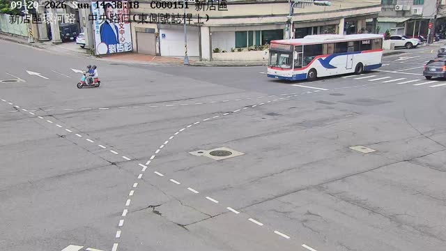新店區環河路、中央路口(東側號誌桿上)