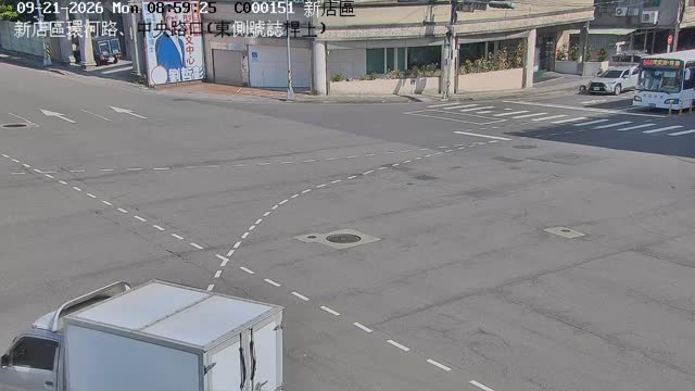 新店區環河路、中央路口(東側號誌桿上)