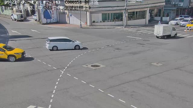新店區環河路、中央路口(東側號誌桿上)