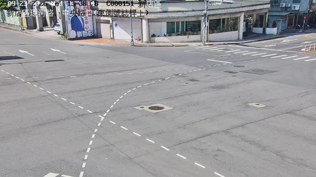 新店區環河路、中央路口(東側號誌桿上)