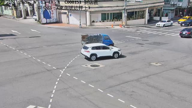 新店區環河路、中央路口(東側號誌桿上)
