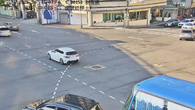 新店區環河路、中央路口(東側號誌桿上)