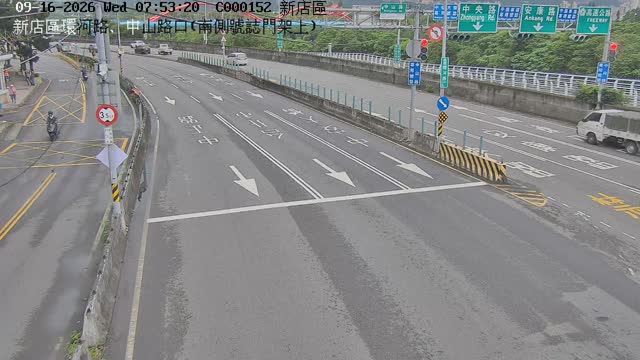 新店區環河路、中山路口(南側號誌門架上)