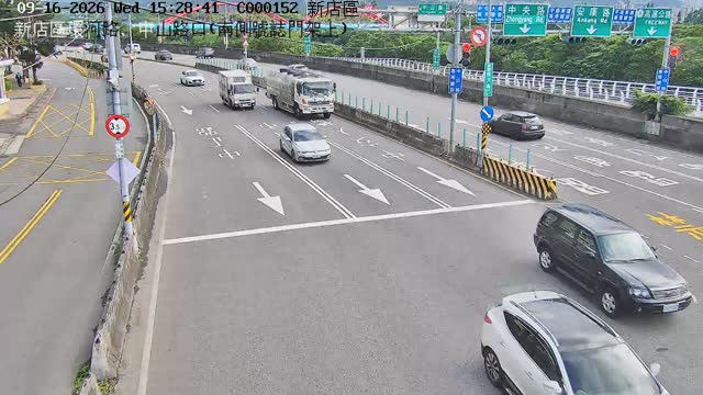 新店區環河路、中山路口(南側號誌門架上)