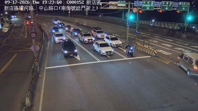 新店區環河路、中山路口(南側號誌門架上)