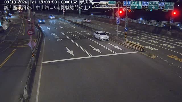 新店區環河路、中山路口(南側號誌門架上)
