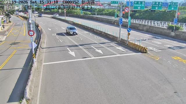 新店區環河路、中山路口(南側號誌門架上)