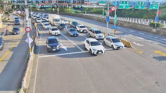 新店區環河路、中山路口(南側號誌門架上)