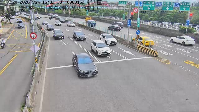 新店區環河路、中山路口(南側號誌門架上)