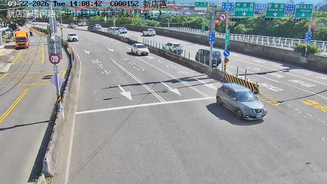 新店區環河路、中山路口(南側號誌門架上)