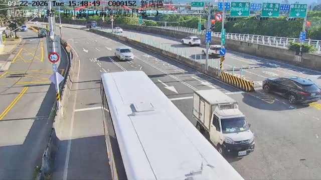 新店區環河路、中山路口(南側號誌門架上)