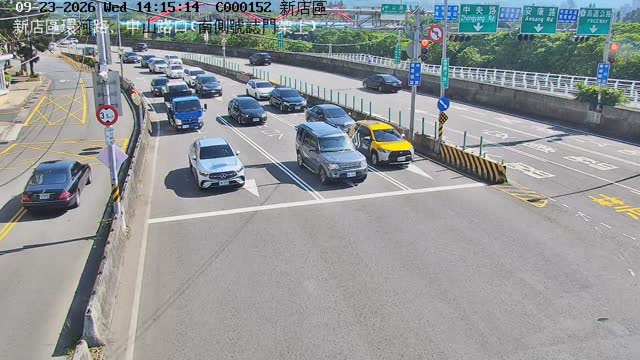 新店區環河路、中山路口(南側號誌門架上)