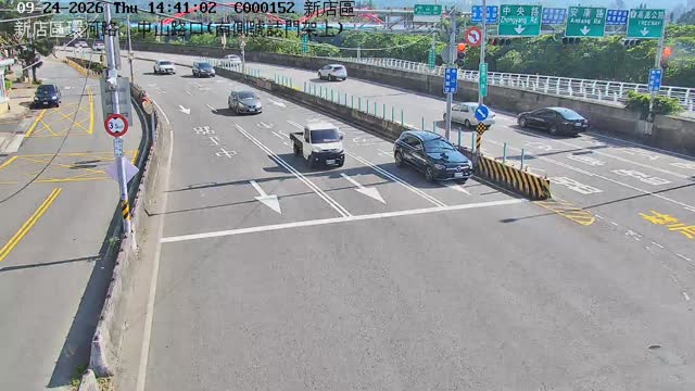 新店區環河路、中山路口(南側號誌門架上)