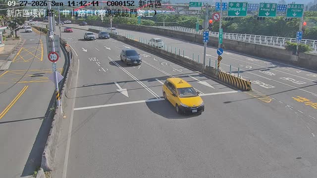 新店區環河路、中山路口(南側號誌門架上)
