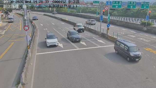 新店區環河路、中山路口(南側號誌門架上)