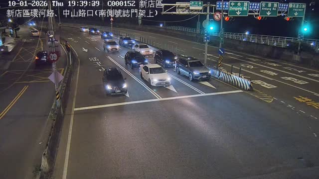新店區環河路、中山路口(南側號誌門架上)