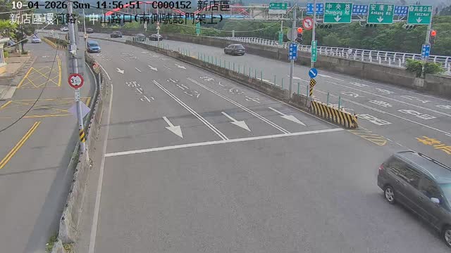 新店區環河路、中山路口(南側號誌門架上)