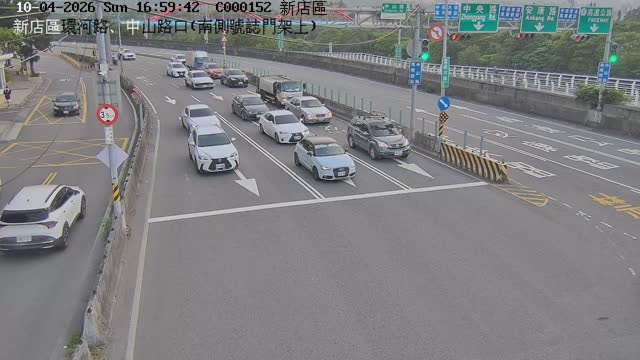 新店區環河路、中山路口(南側號誌門架上)