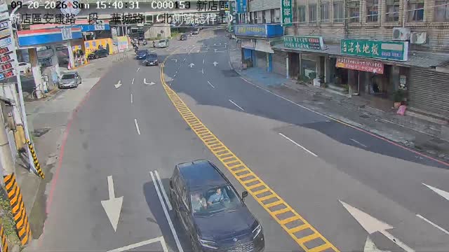 新店區安康路一段、華城路口(北側號誌桿上)